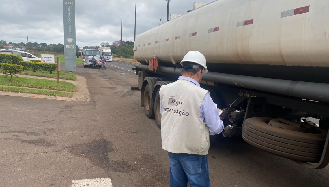 Em Assis, Ipem-SP fiscaliza veículos que transportam produtos perigosos e cronotacógrafos
